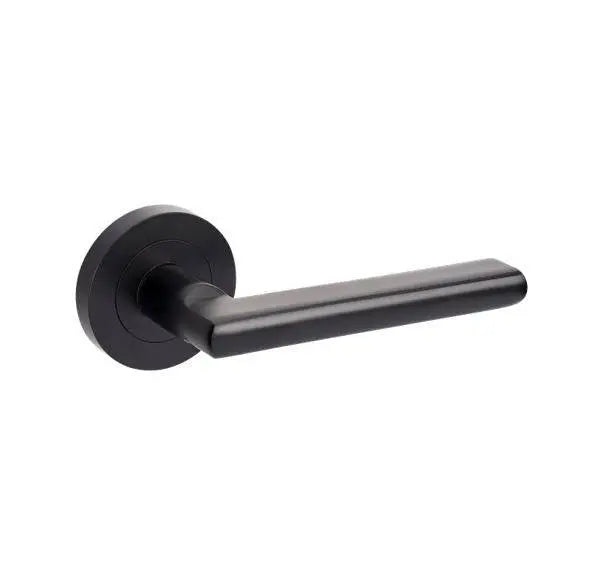 Epic Lever Set-black with a sleek modern design, ideal for residential doors. Durable black finish complements contemporary interiors.